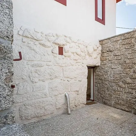 Modern Stone Loft * 吉马良斯